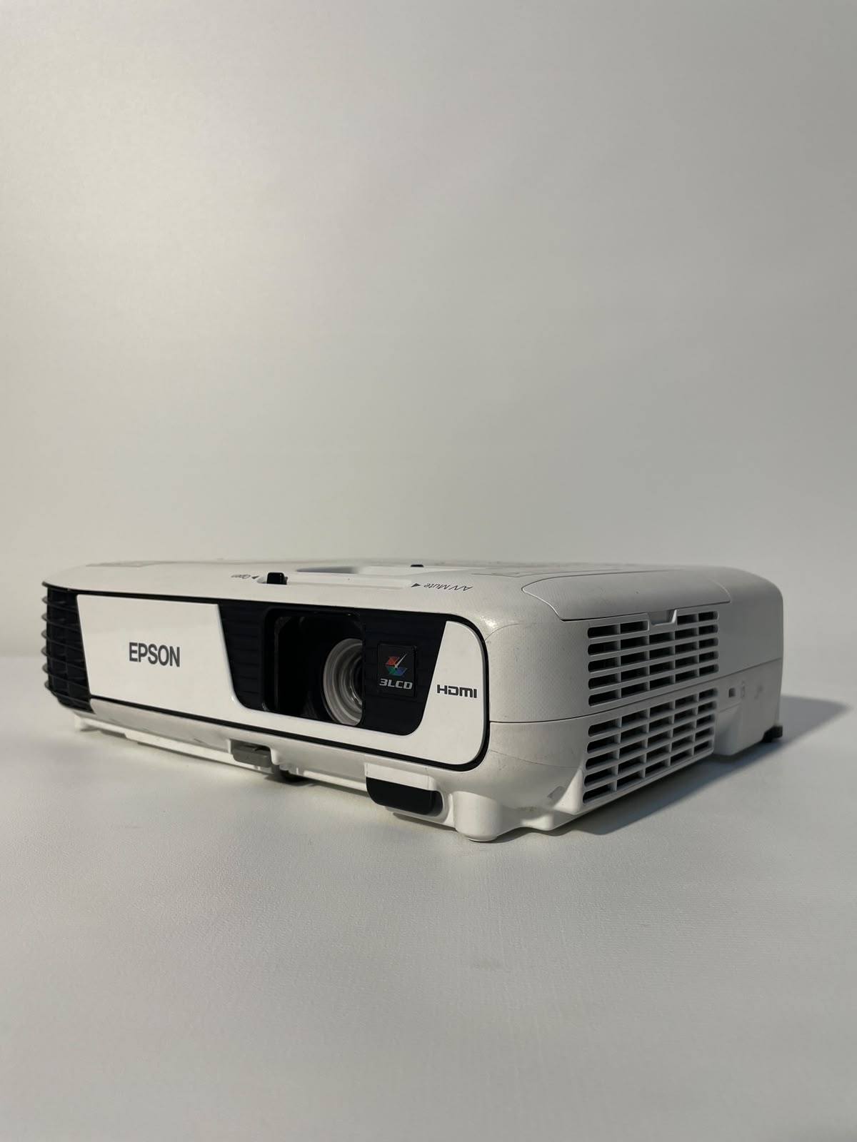 Data Projector EPSON (3300 Lumens) — Projectors & Screens rental in Bangalore